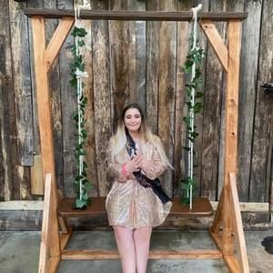 Meet your Posher, Brooke